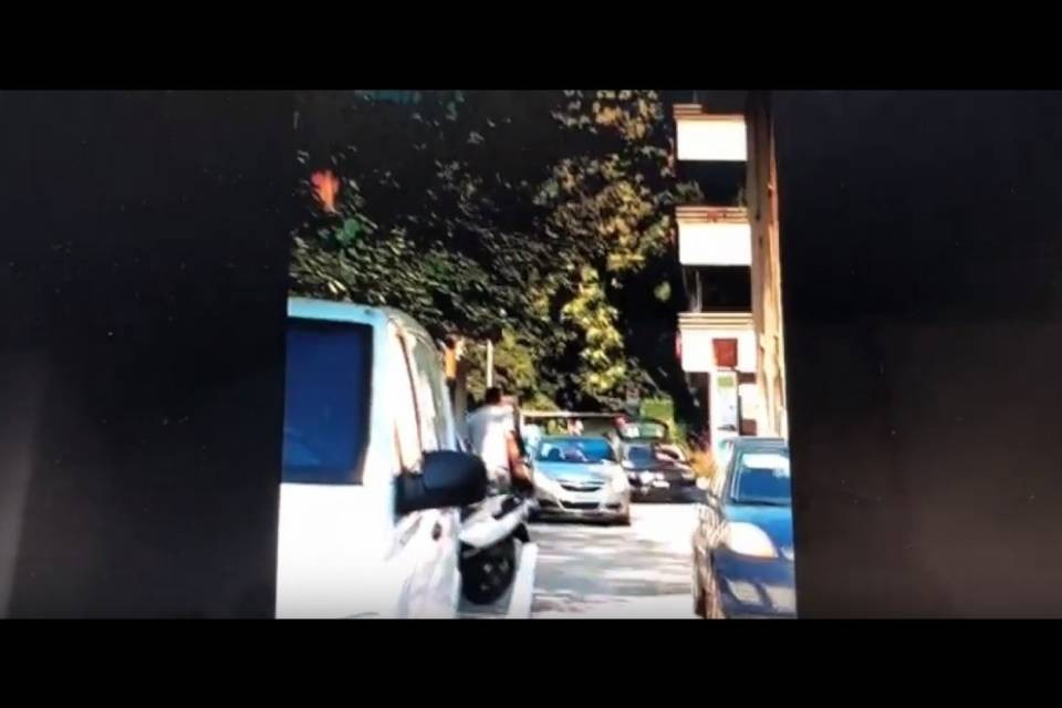 "Testa di ca**o, mi hai tagliato la strada", rissa sfiorata
