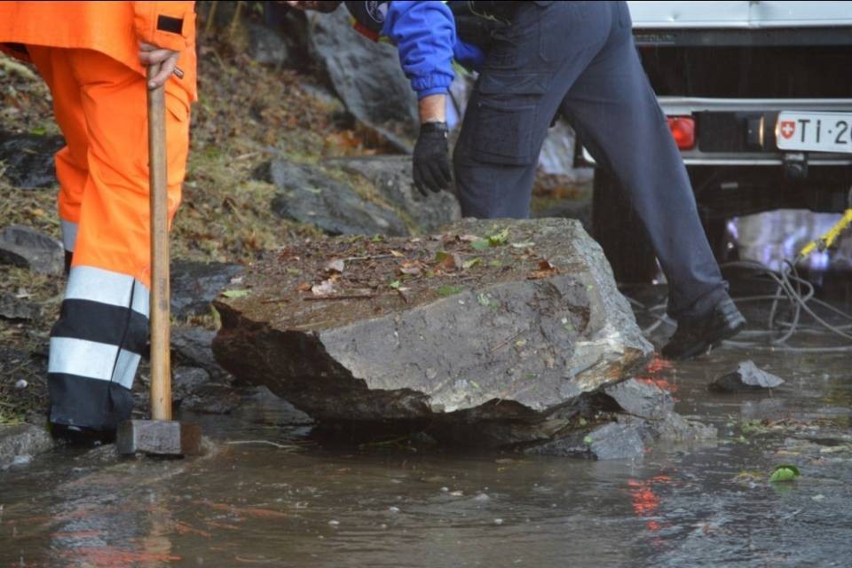 Massi sulla cantonale ad Ascona