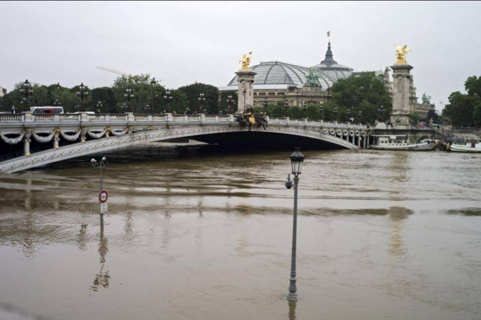 Parigi con l'acqua alla gola