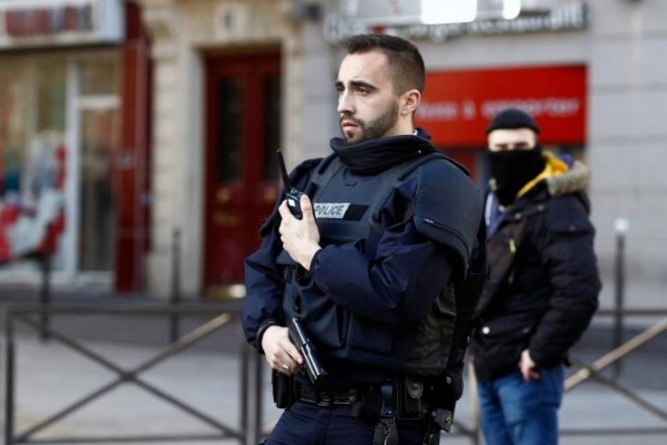 Blitz a Parigi per fermare un sospetto jihadista