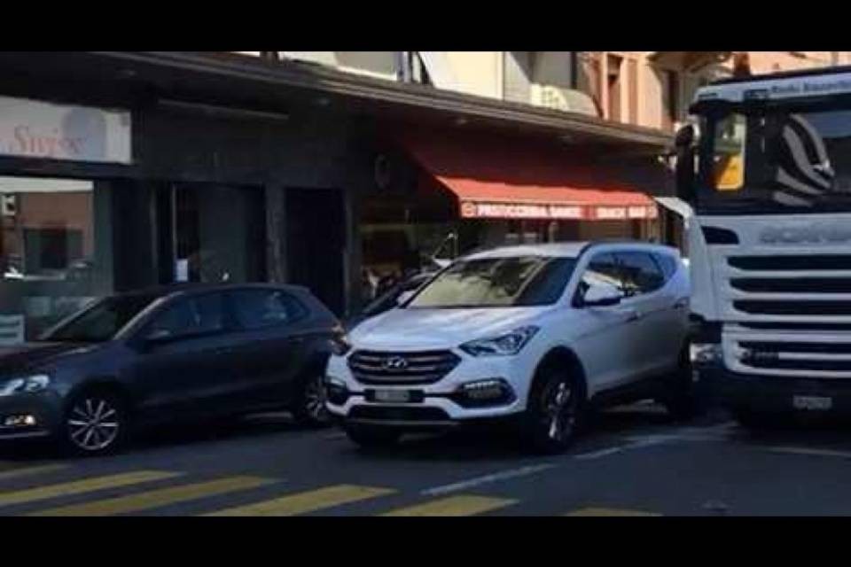 Lugano, ambulanza bloccata dal traffico: "Ma è normale?"