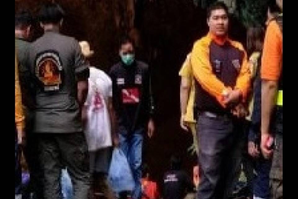 Tempo tiranno per i 12 calciatori thailandesi intrappolati in una grotta