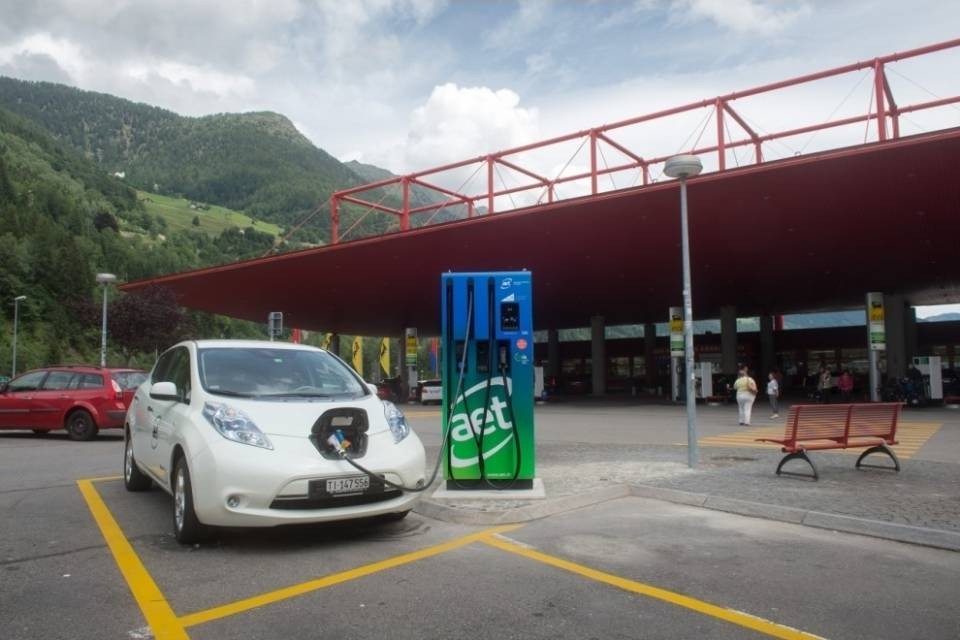 Nuova stazione di ricarica ultrarapida per veicoli elettrici