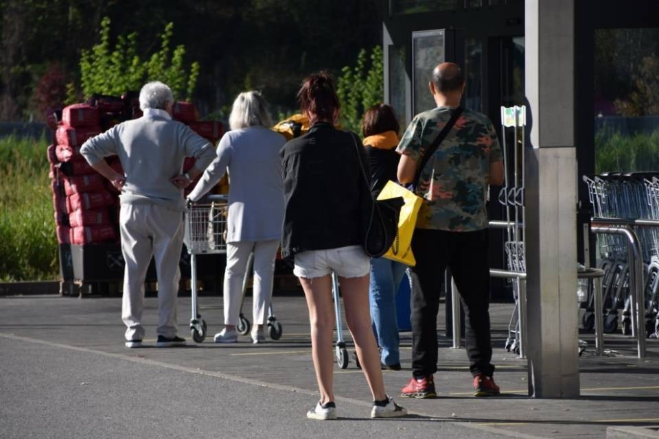 Non solo over-65 nei negozi prima delle 10