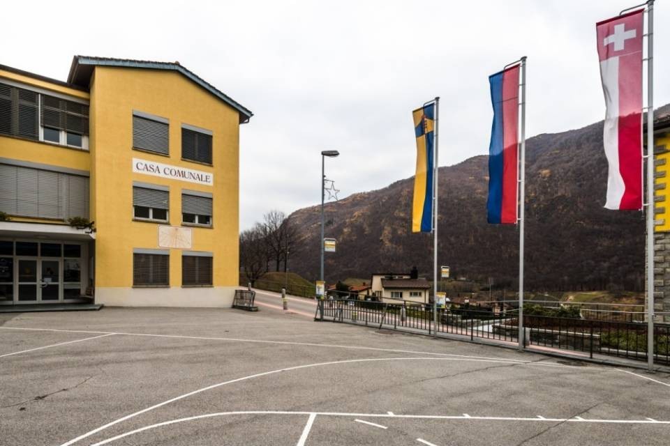Monteceneri, sarà referedum sul campo sportivo