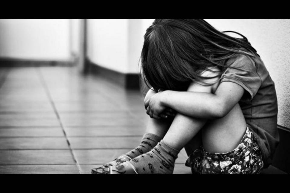 Facevano prostituire figlia di 9 anni, arrestati