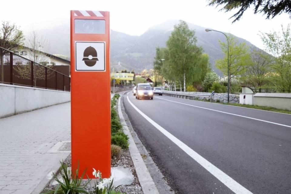 Como: a 105 km/h sul 50, patente ritirata