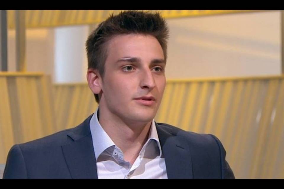 "Pronzini insulta gli agenti di polizia senza motivo?"