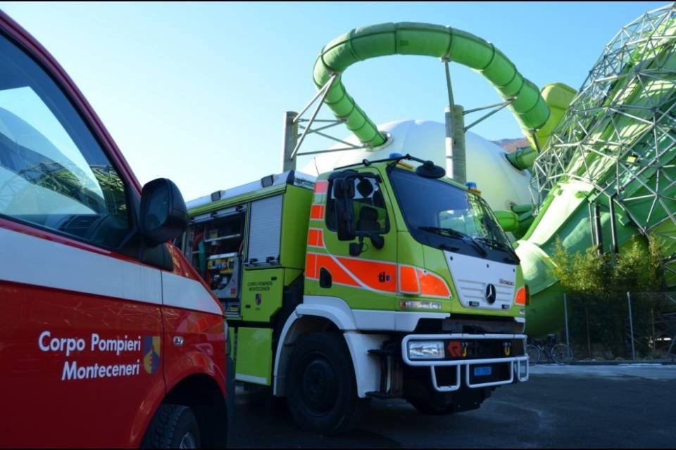 Friggitrice in fiamme allo Splash & Spa