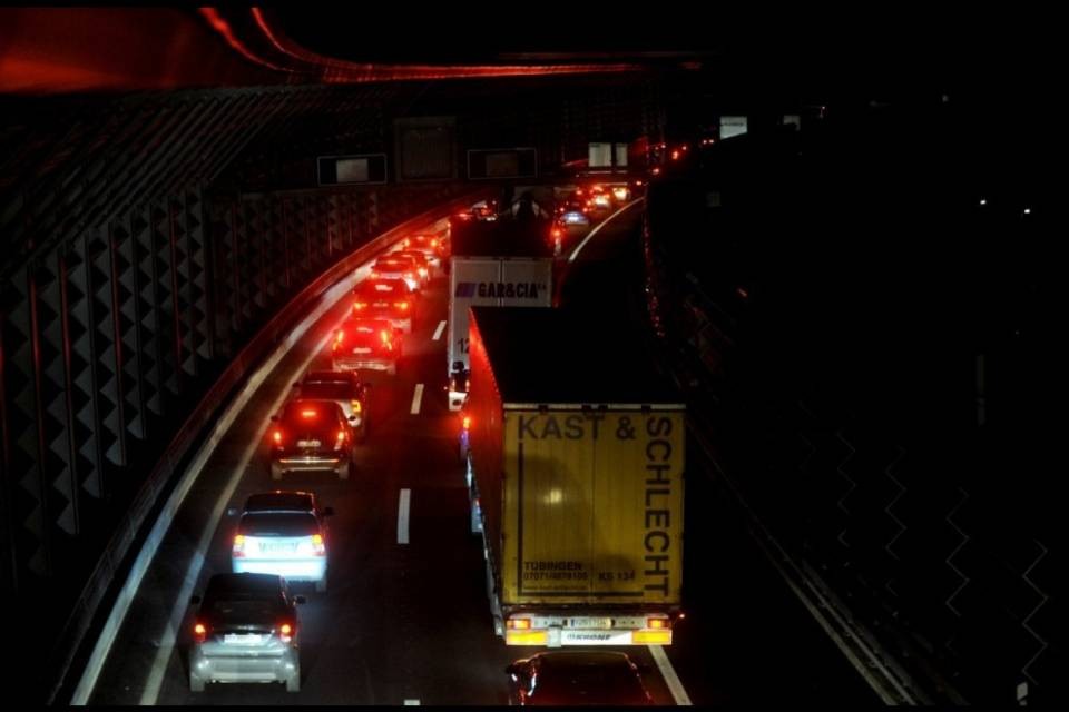 Camion di notte, "i politici ci raccontano fandonie"