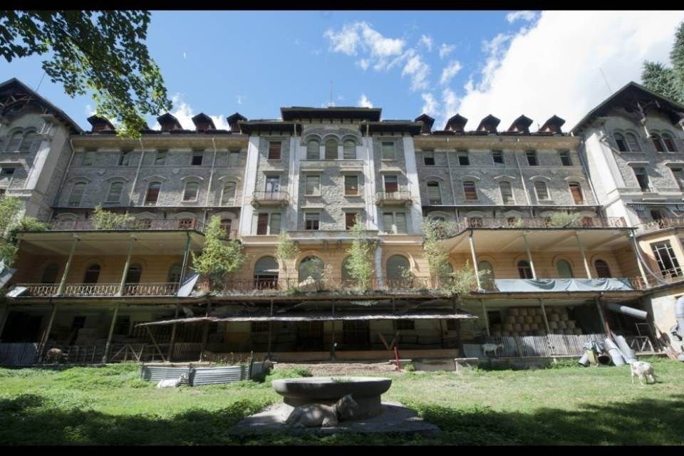 Academy, i kazaki guardano altrove