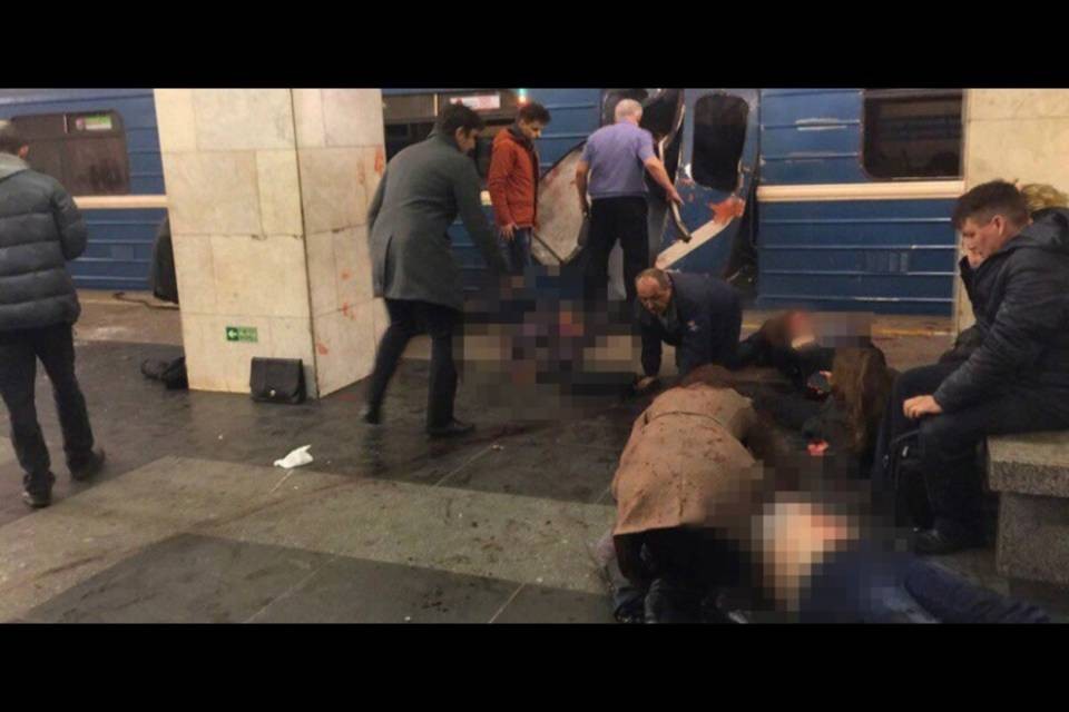 S.Pietroburgo: esplosione nella metro, 11 morti