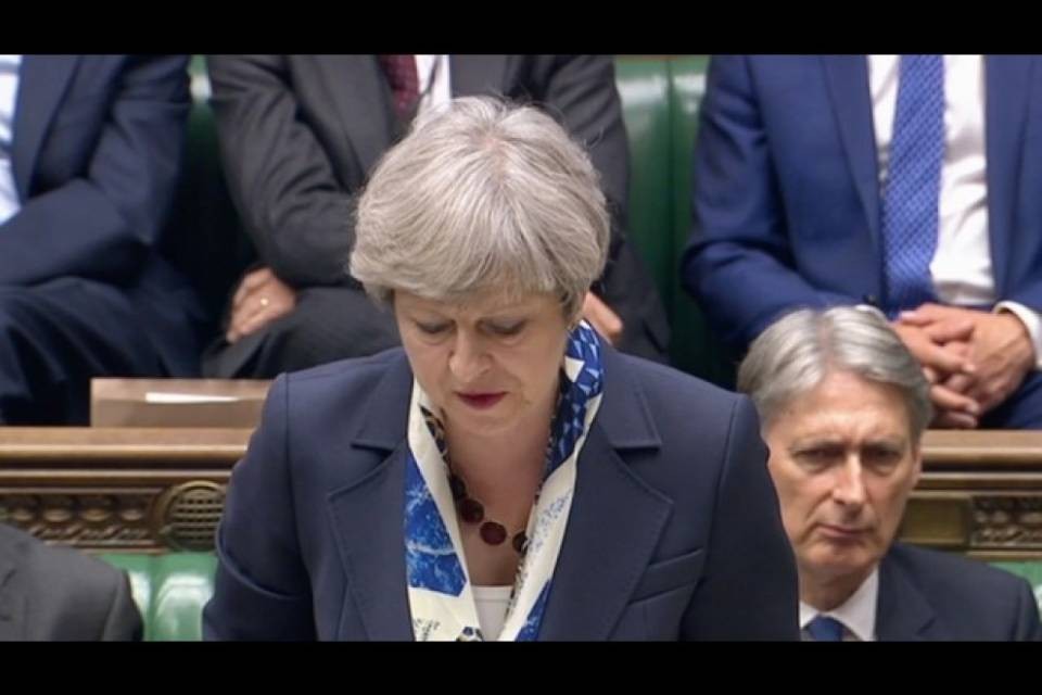 May pronta a dimettersi in cambio di un sì al suo accordo