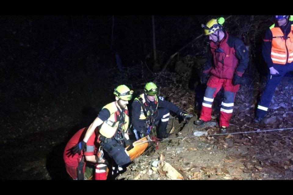 Soccorso un giovane ferito nei boschi sopra Figino