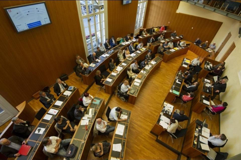 "Gettone in Consiglio comunale? Dimezziamolo!"