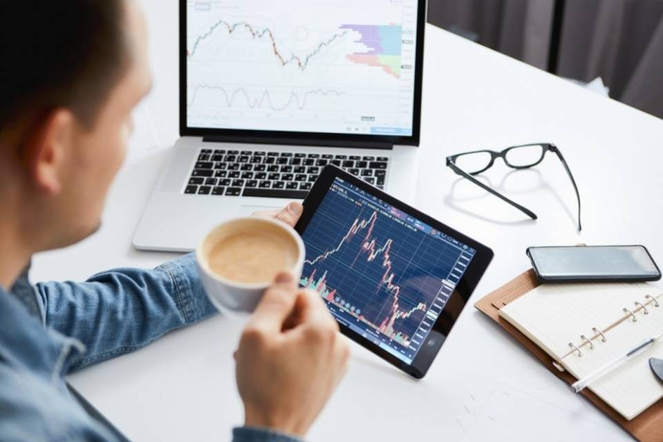Le borse reagiscono bene ai piani di allentamento