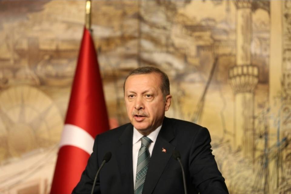 Erdogan: "Presto milioni di migranti verso l'Europa"