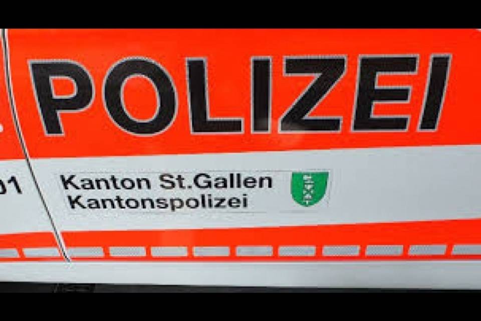 Beccato al volante drogato, con fucile e pistola