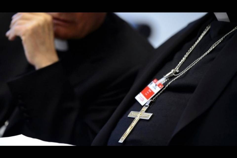 Risarcimenti per le vittime di abusi da parte di sacerdoti