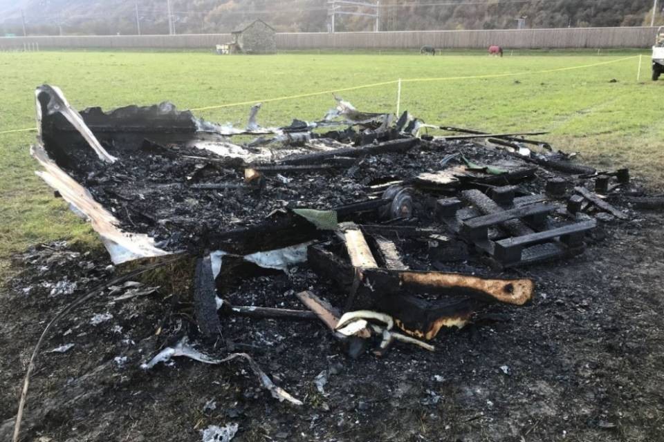 Roulotte a fuoco a Biasca