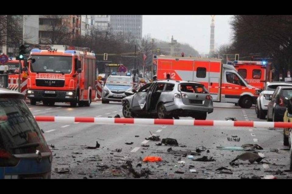Auto esplode a Berlino: "Criminalità organizzata"