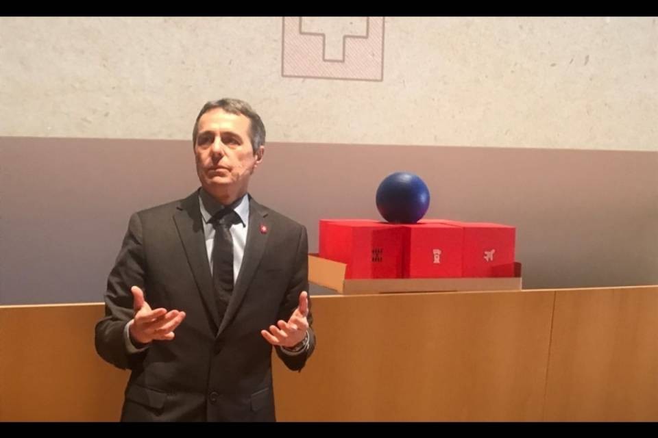 Il Mattino contro Cassis: "Altro che 'reset', ha calato le braghe"