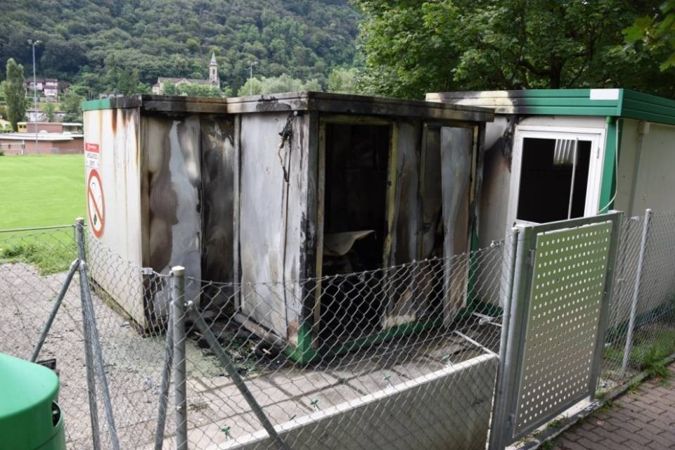 Barbengo, fiamme negli spogliatoi