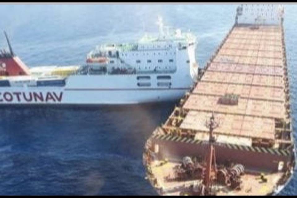 Collisione tra navi, chiazza di carburante di 10 km quadrati