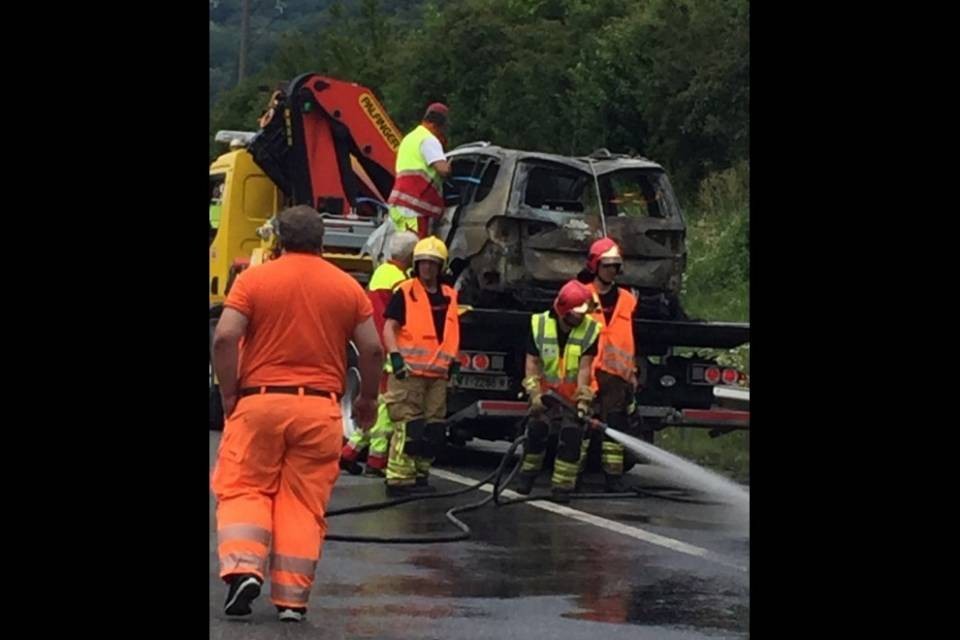 Veicolo in fiamme sull'A2 all’altezza di Melano