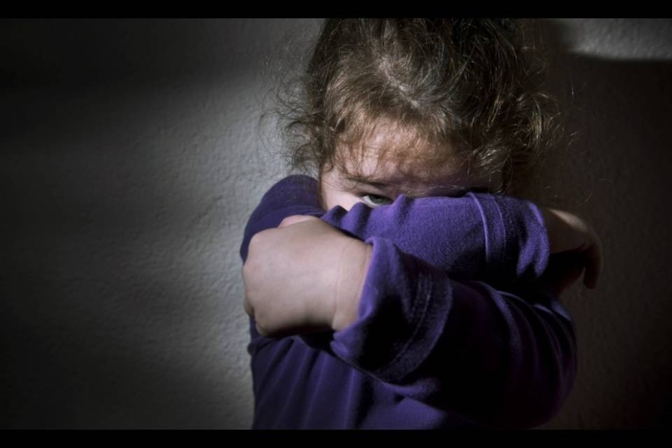 "Si è autoinflitta delle ferite per paura del padre"
