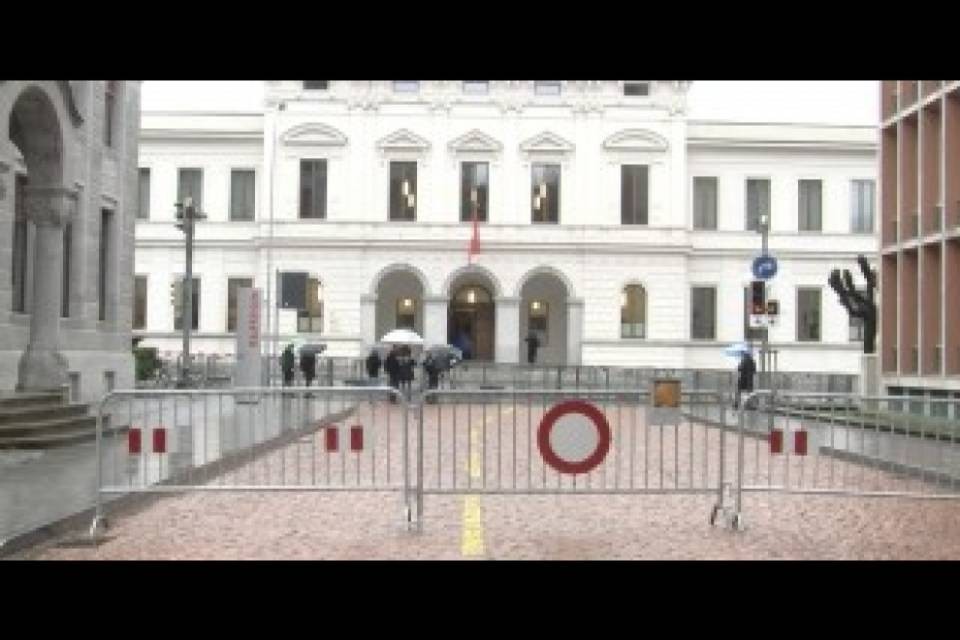 Militante dell'Isis espulso, ma viene rimandato in Svizzera