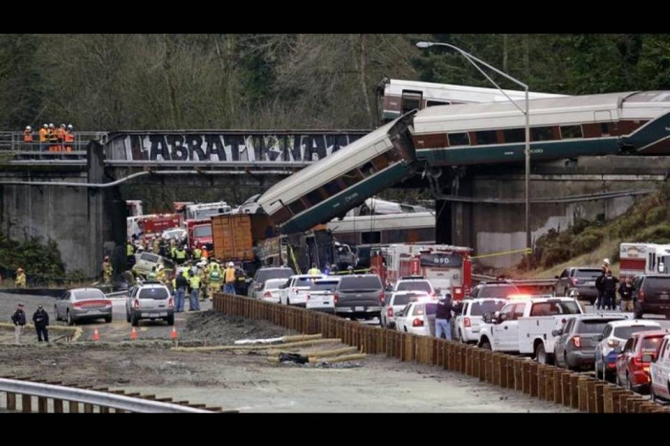 USA, almeno sei morti nel deragliamento