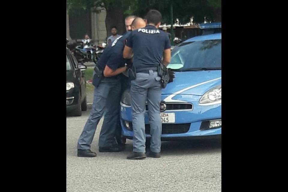 Ciottoli contro la Polizia: “Serve il coprifuoco per i migranti”