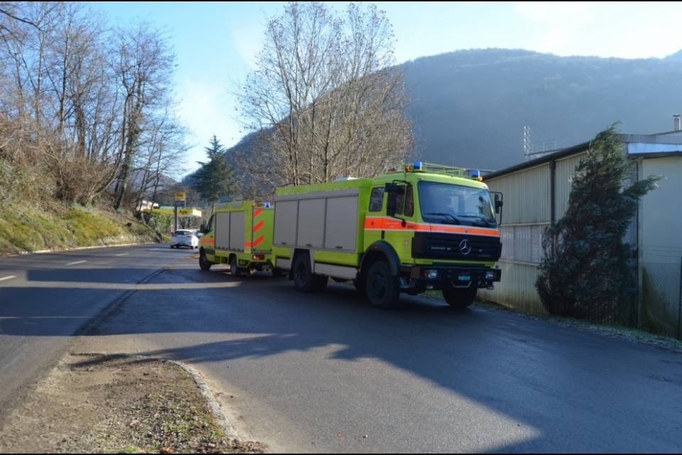 Fiamme in un'industria a Molinazzo di Monteggio