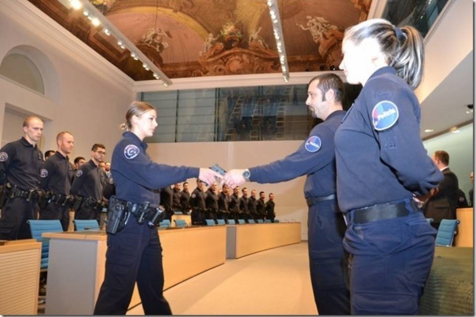 46 aspiranti agenti hanno ricevuto l'arma