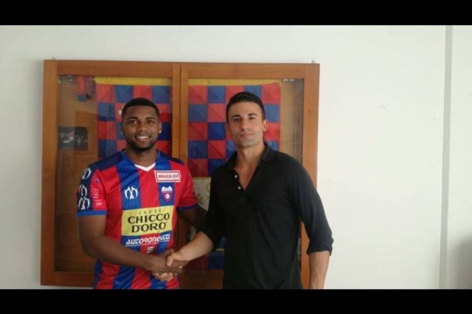 Patrick Carvalho con i colori rossoblù