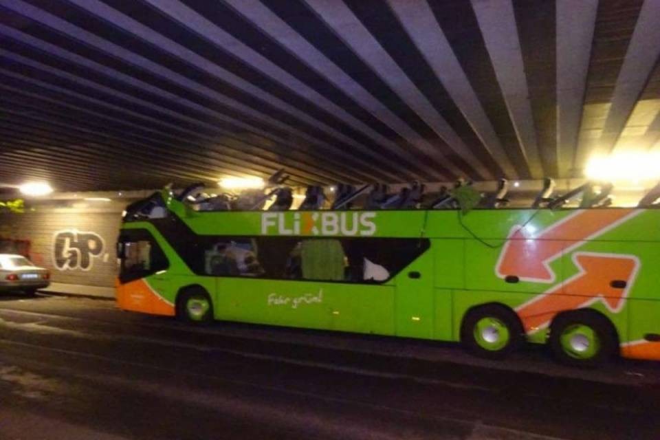 Flixbus resta senza tetto
