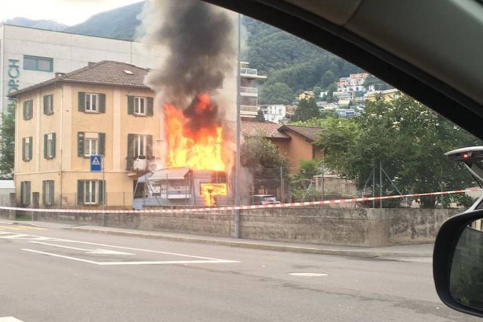 A fuoco un truck a Pregassona