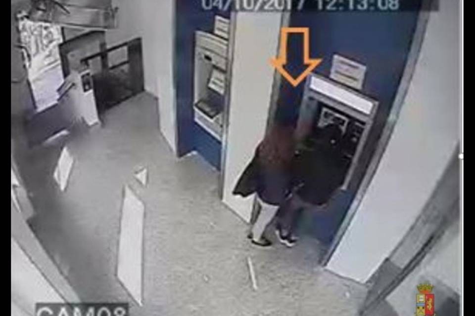 Colpivano solo di mercoledì: arrestate