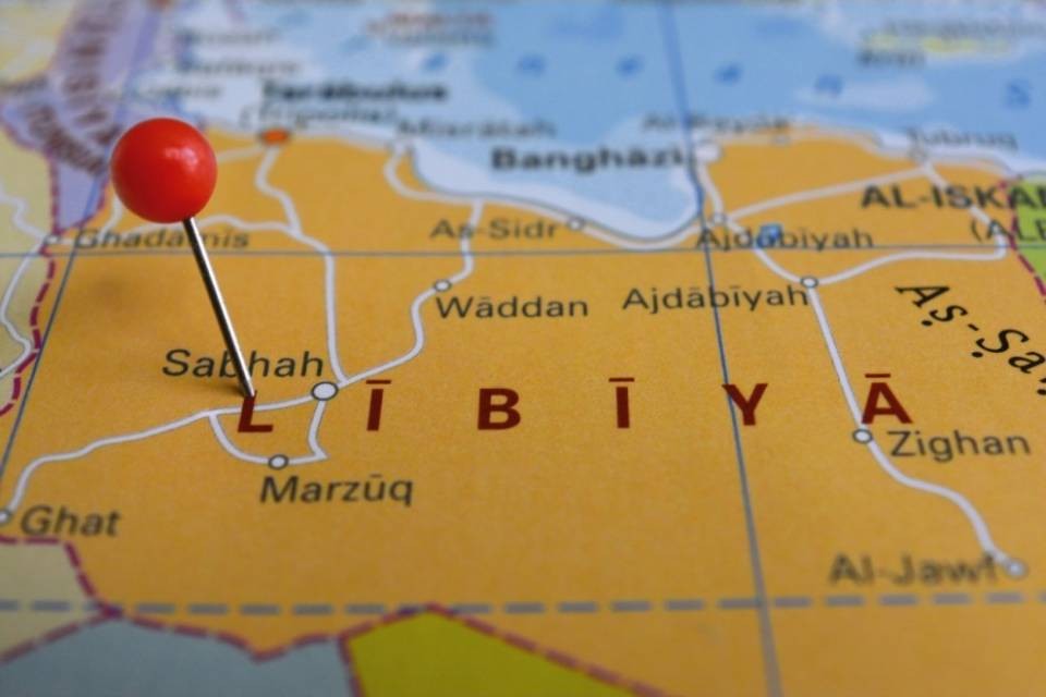 Libia, sì alla tregua e stop alle armi