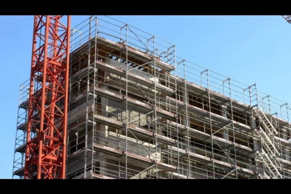 Calano i prezzi delle costruzioni in Ticino
