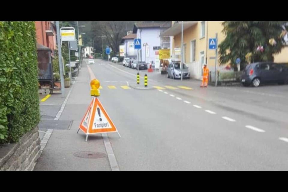 Perdita di benzina, chiusa strada a Cadenazzo