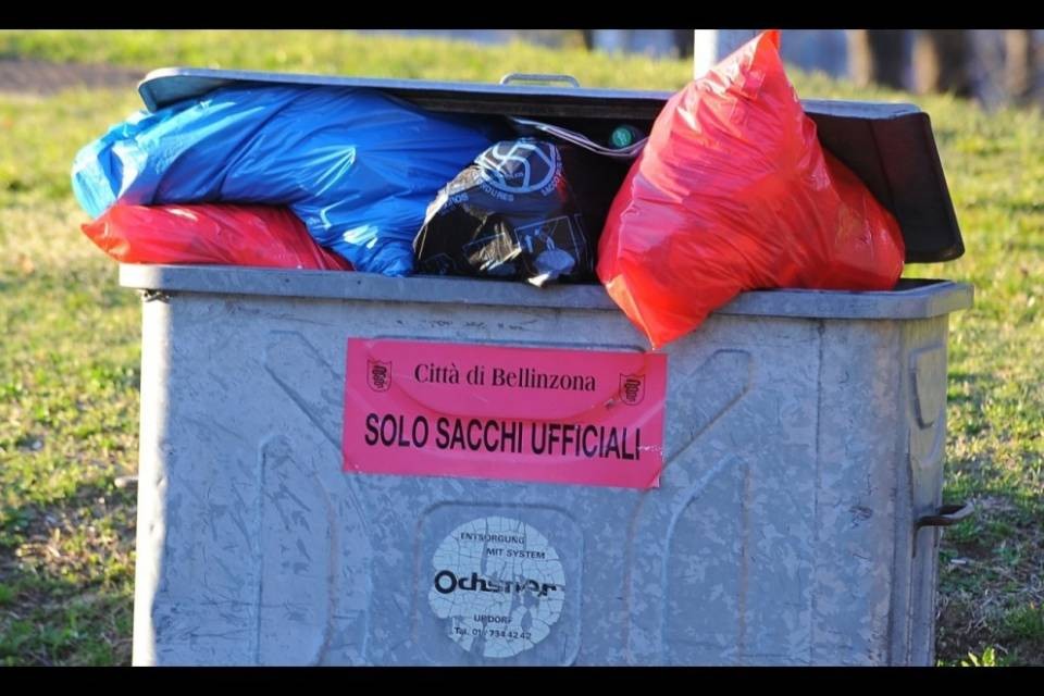 Bellinzona: cassonetti interrati, tutto da rifare