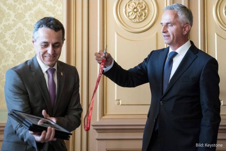 Cassis mantiene alcuni collaboratori di Burkhalter
