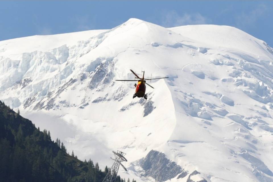 4 preti precipitano sul Monte Bianco