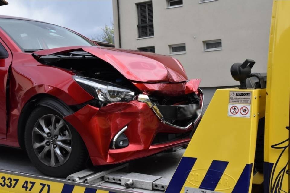 Tamponamento a Cugnasco, un ferito e disagi al traffico