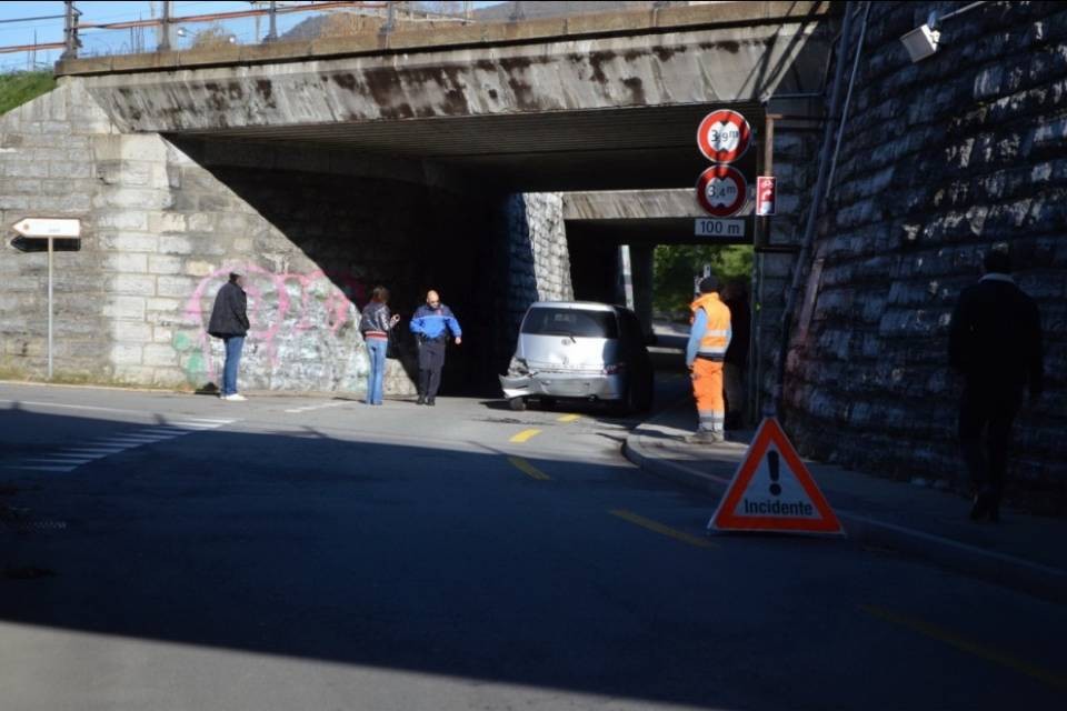 Tamponamento a Chiasso, un ferito leggero