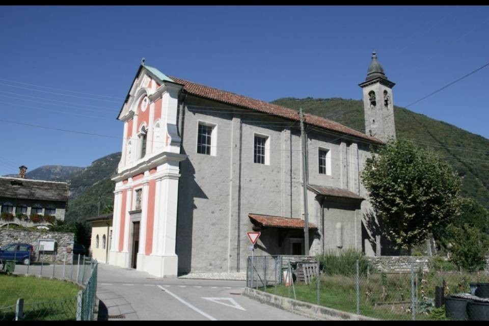 I soliti ignoti di nuovo in azione nella Chiesa di Losone