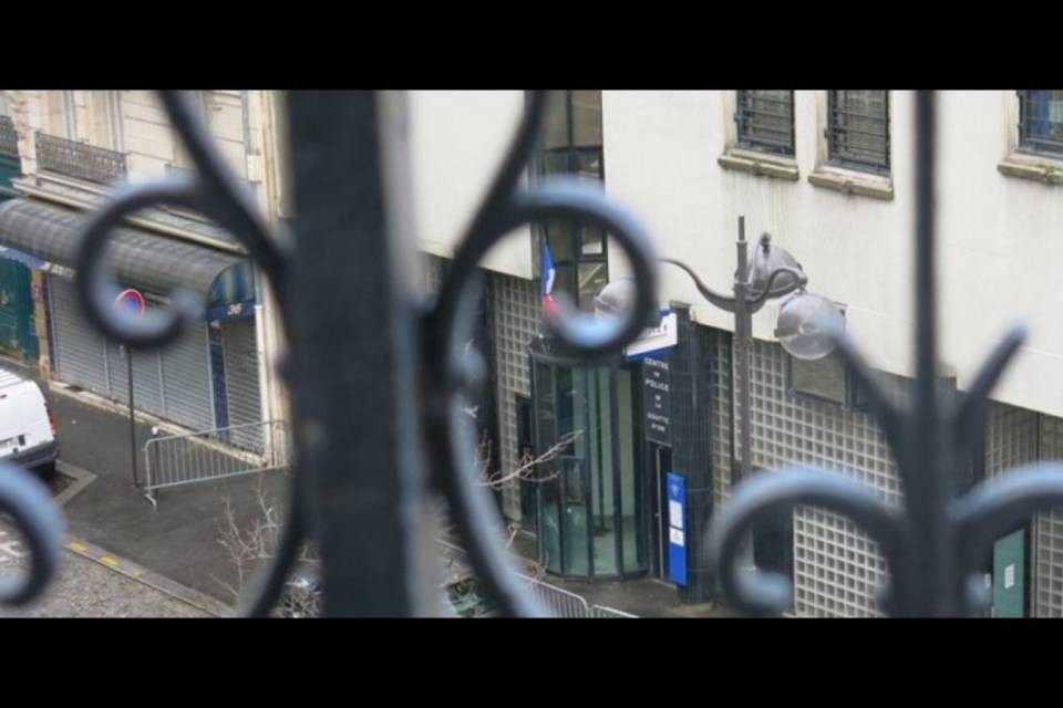 L'uomo ucciso aveva le mani alzate