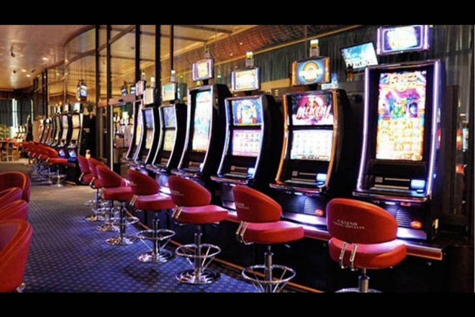 Manipolano le slot machine, diverse persone in arresto